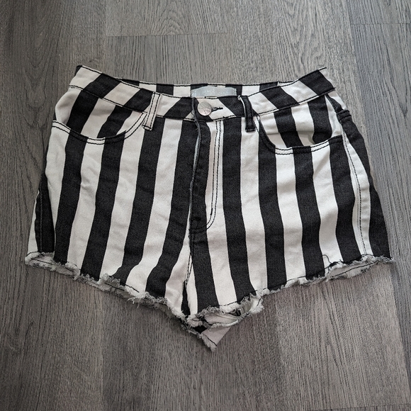 Almost Famous Pants - Hot Topic Almost Famous High Rise Bootie Shorts Striped Size 9 Beetlejuice Denim